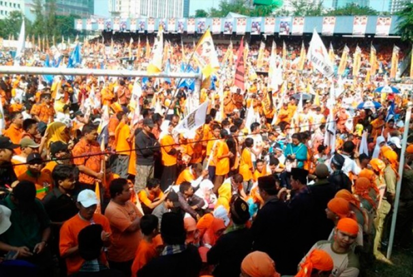 Massa kampanye Hidayat-Didik