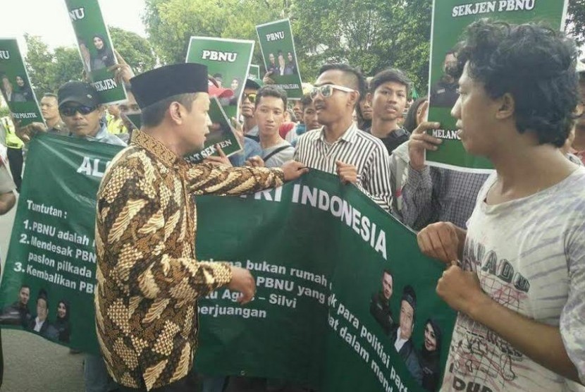 Massa pendemo kantor PBNU Jakarta