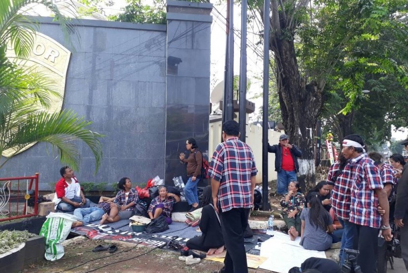 Massa pendukung Basuki Tjahaja Purnama alias Ahok belum terlihat ramai di Markas Komando (Mako) Brimob, Kelapa Dua, Depok, Kamis (11/5). 