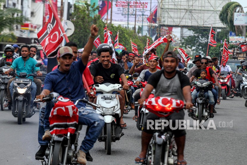 Massa pendukung Partai Aceh berkonvoi dengan sepeda (ilustrasi)