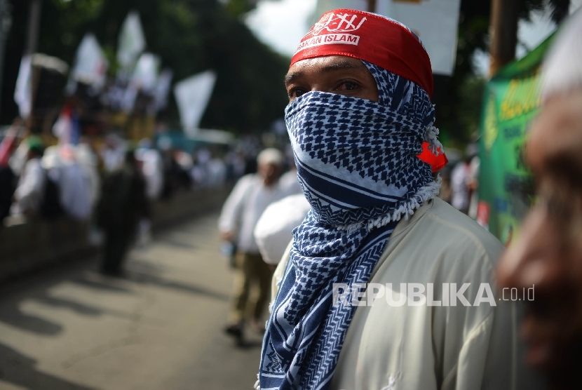 Massa yang mengawal sidang Ahok (ilustrasi).