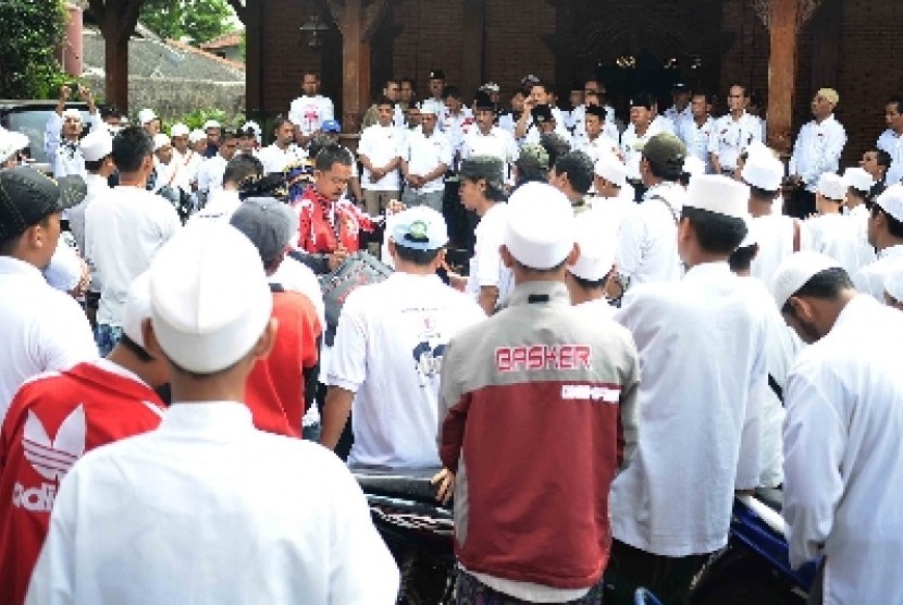 Massa yang tergabung dalam Nahdiyin dari berbagai profesi mendeklarasikan dukungan terhadap pasangan Prabowo-Hatta di Aswaja Center, Jakarta, Rabu (18/6).