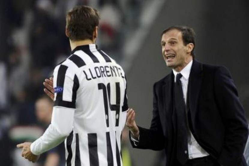 Massimiliano Allegri (kanan)