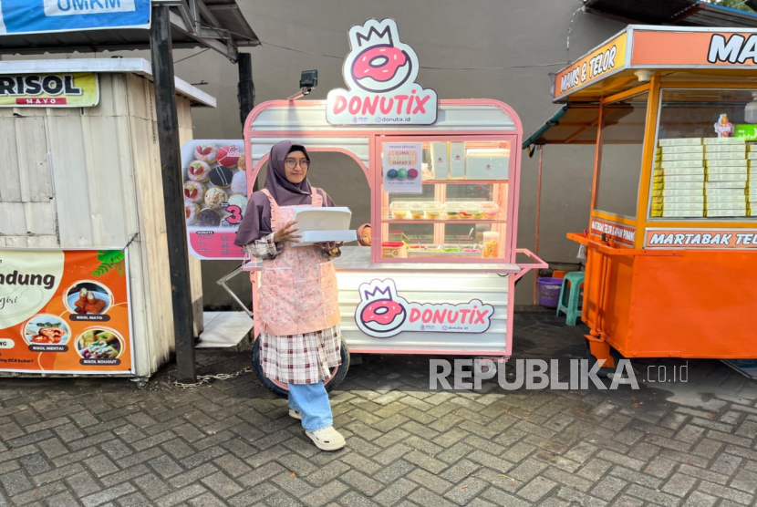 Mastura Putri Adityaningrum, alumni Universitas Bina Sarana Informatika (UBSI) kampus Pontianak tahun 2015 dari Program Studi Sistem Informasi.
