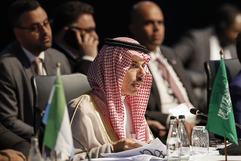Masuknya Arab Saudi menjadi anggota kelompok negara BRICS, menyoroti upaya ambisius negara ini  untuk menjadi kekuatan besar di panggung global.