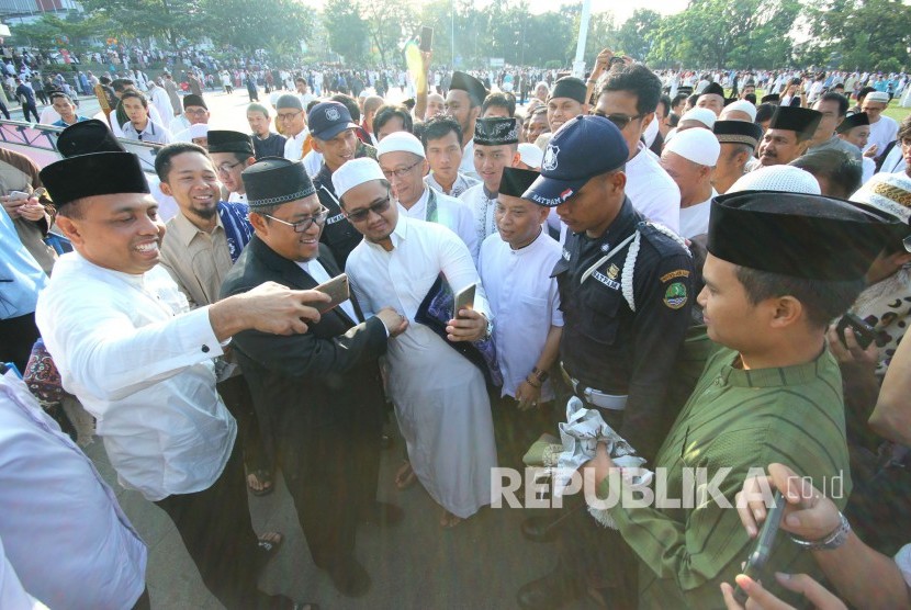 Aher Jadi Khatib Shalat Idul Fitri H Di Lapangan Gasibu Republika Online