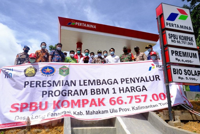  Masyarakat di Desa Long Pahangai, Kabupaten Mahakam Ulu dan sekitarnya patut berbahagia dikarenakan tidak lagi kesulitan untuk mendapatkan Bahan Bakar Minyak (BBM) dengan harga yang sama. Pertamina menambah 14 Stasiun Pengisian Bahan bakar Umum (SPBU) BBM Satu Harga di daerah terluar, terdepan, dan terpencil (3T) di seluruh Pulau Kalimantan sepanjang tahun 2020 ini, sebanyak 5 di antaranya ada di Kalimantan Utara dan 1 di Kalimantan Timur.