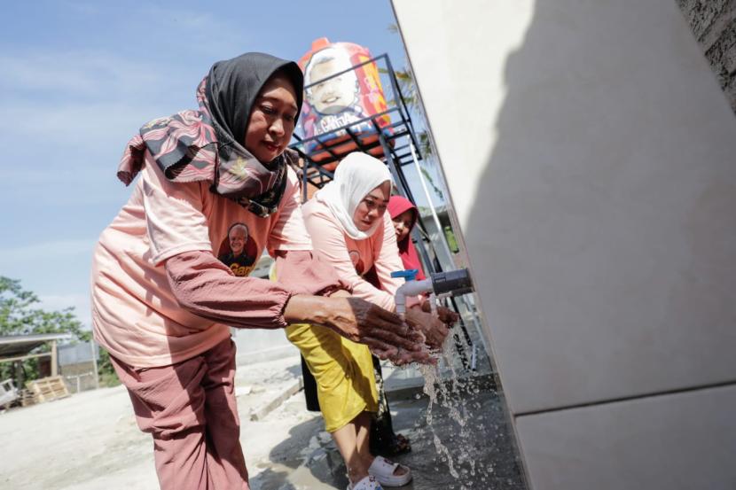 Masyarakat di Desa Tanjung Sari, Kecamatan Natar, Kabupaten Lampung Selatan, Provinsi Lampung kini memiliki sumur bor air bersih untuk menunjang kebutuhan sehari-hari.