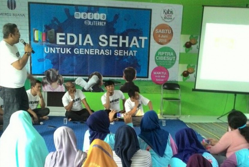 Mahasiswa Pascasarjana Ilmu Komunikasi  UMB Menteng, Jakarta menggelar Literasi Media.