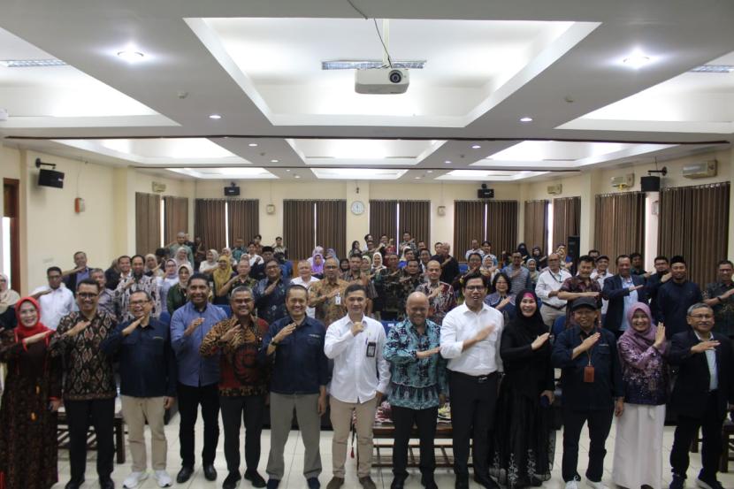 Masyarakat Ekonomi Syariah (MES) Jawa Barat (Jabar) mengajak untuk berpartisipasi dalam Jabar Islamic Economic Festival ke-8. 