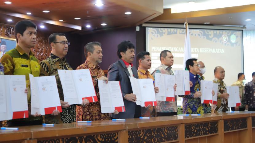 Masyarakat Kalimantan Timur (Kaltim) yang tergabung dalam Jejaring Panca Mandala (JPM) mendeklarasikan diri bergotong royong membumikan Pancasila di Benua Etam, Kamis (6/10/2022).