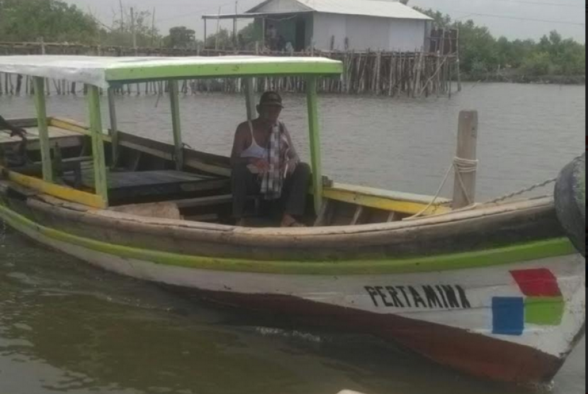 Masyarakat Kampung Nelayan Sebrang kecamatan Belawan Sumatera Utara.
