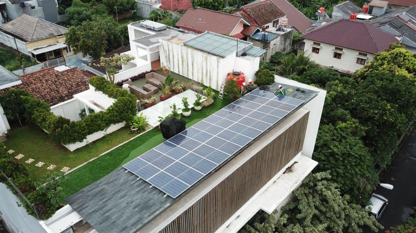 Masyarakat kini bisa berlangganan panel surya di rumah. Syaratnya, hanya perlu membayar biaya berlangganan bulanan yang bersifat tetap selama lima tahun, dan akan mengalami kenaikan setiap lima tahun setelahnya.