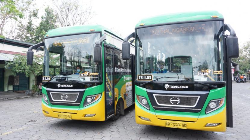 Teman Bus. Ditjen Perhubungan Darat Kementerian Perhubungan (Kemenhub) menyiapkan enam koridor Teman Bus melalui skema Buy The Service (BTS) di Kota Surabaya. 