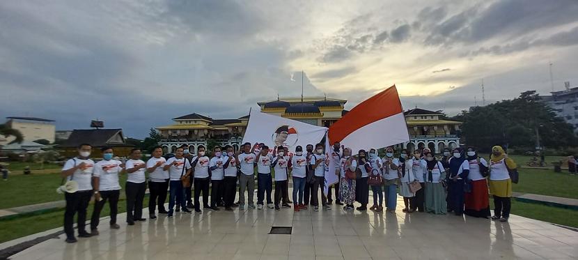 Masyarakat Medan berkumpul di Istana Maimun, Kota Medan, Jumat (15/4/2022), dalam acara deklarasi Gerakan Nasional Indonesia Juara dan dukungan terhadap Ridwan Kamil capres 2024.