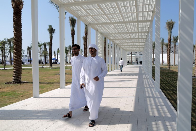 UEA Serukan Negara Muslim Harus Adaptasi dengan Perubahan. Masyarakat mengunjungi Museum Louvre Abu Dhabi, Uni Emirat Arab.