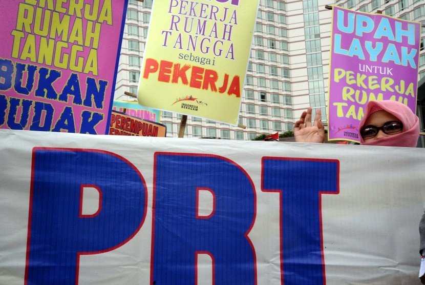 Masyarakat yang tergabung dalam Indonesia Beragam mendesak pengesahan RUU Perlindungan Pekerja Rumah Tangga, setelah lebih dari 10 tahun rancangan undang-undang itu mangkrak. 