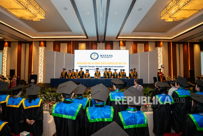 Matana University menggelar acara wisuda ke-6 sekaligus merayakan Dies Natalis ke-10 dengan tema Impactful Changes Through Inspirational Innovations di Grand Ballroom Atria Hotel Gading Serpong, Senin, 18 November 2024 lalu. 