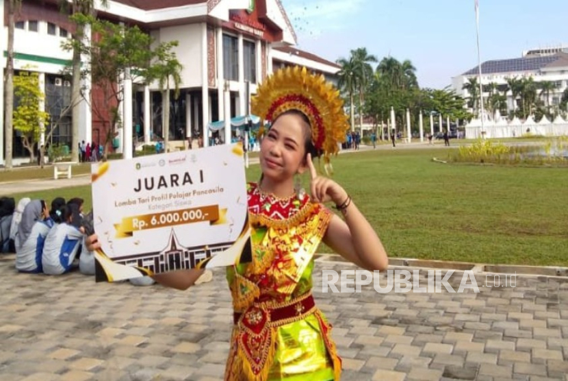 Mattathiah Obmar Sugiarto Lembang, mahasiswa Program Studi Sistem Informasi, resmi bergabung menjadi mahasiswa Universitas Bina Sarana Informatika (UBSI) kampus Pontianak. 