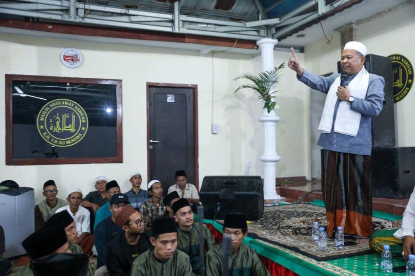 Maulid nabi di Uwung Jaya, Kecamatan Cibodas, Kota Tangerang, Banten.