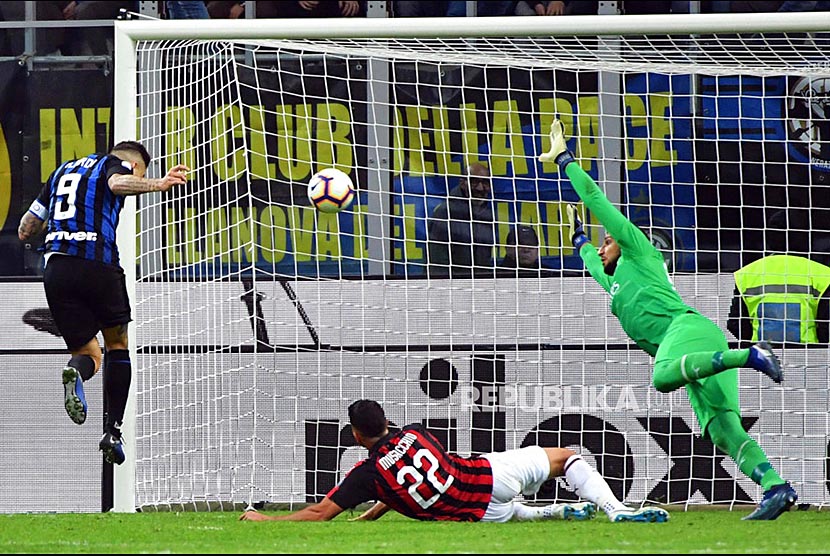 Mauro Icardi mencetak gol di akhir menit akhir pada laga derby antara Inter Milan dan AC Milan di Stadion San Siro, Milan, Senin (22/10) dini hari.