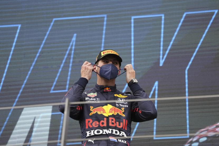 Max Verstappen merayakan keberhasilan menjuarai GP Styria.