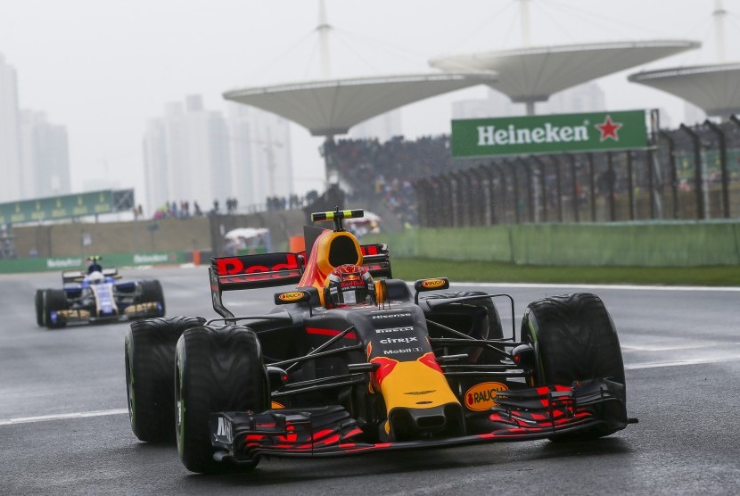 Mobil Red Bull Honda yang dikendarai Max Verstappen