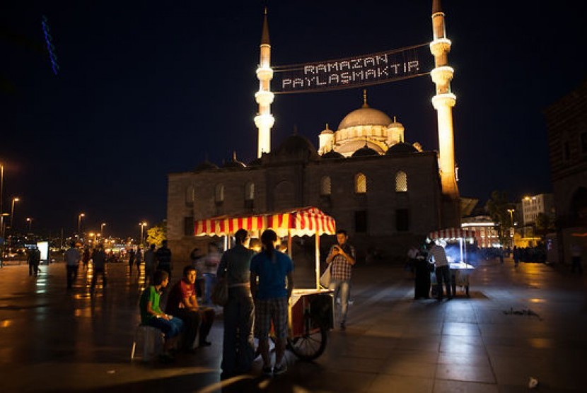 Mayha dengan pesan 'Ramadhan Berbagi' di Turki (Ilustrasi)