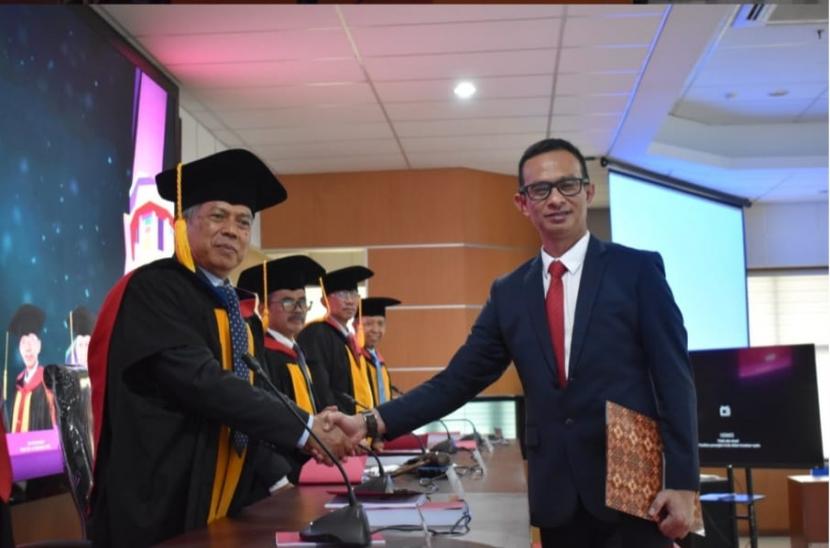 Mayjen TNI Andrey Satwika Yogaswara berhasil meraih gelar Doktor Manajemen pada Program Studi Manajemen Jenjang Doktor (S3) Fakultas Pendidikan Ekonomi dan Bisnis Universitas Pendidikan Indonesia (UPI).