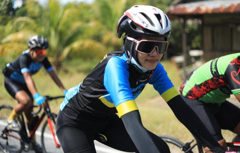 Maysita Utami Fadlina, mahasiswi Prodi Sistem Informasi kampus UBSI Pontianak, yang juga seorang atlet balap sepeda.