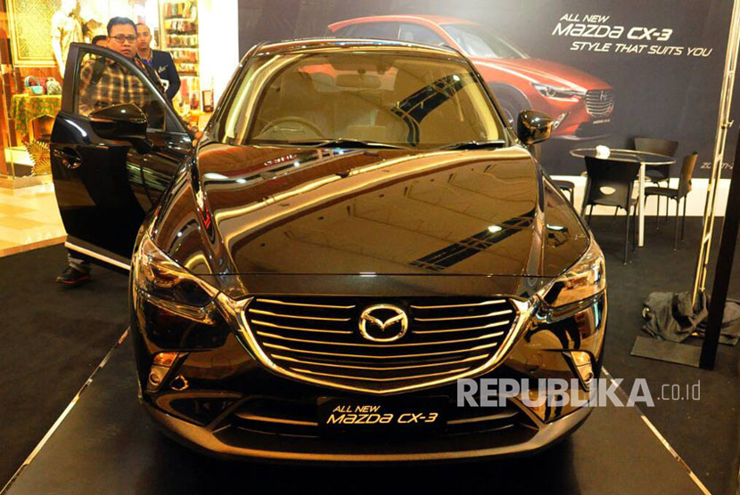 Mazda CX-3 dipajang pada Mazda Exhibition Mall 2017 di Semarang. Sambut Mudil Lebaran PT Eurokars Motor Indonesia berikan program khusus layanan konsumen yang akan mudik Lebaran tahun ini