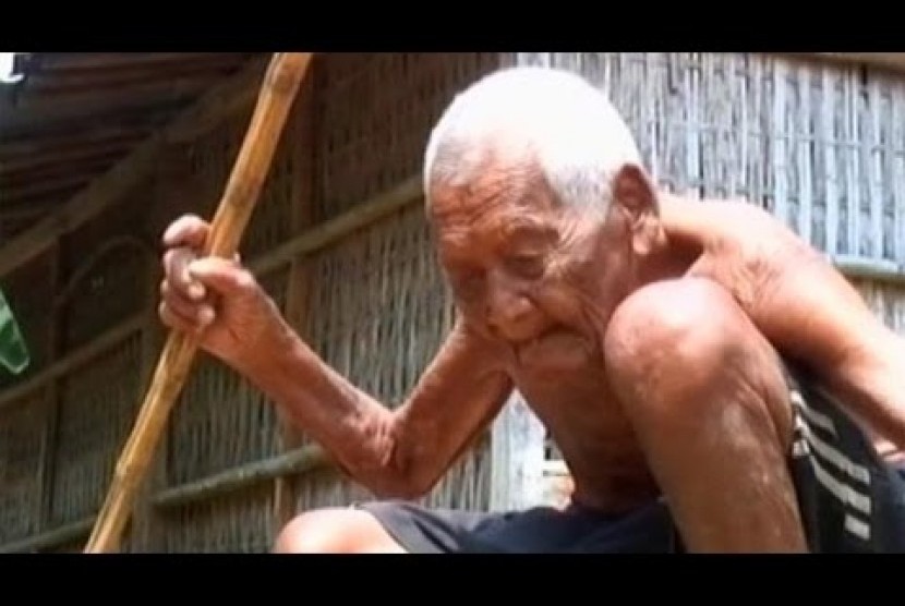 Mbah Gonto, dinyatakan sebagai orang tertua di dunia saat ini dengan usia 145 tahun