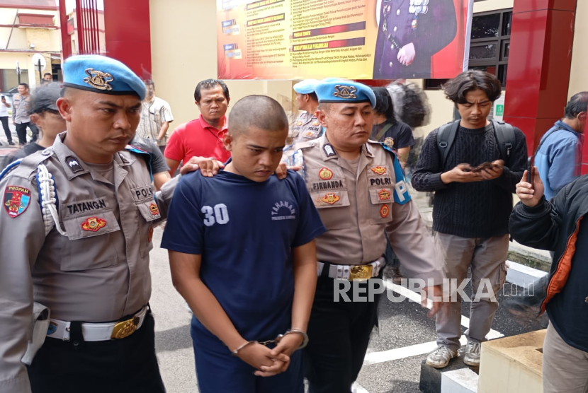 MDP (24 tahun) warga Kecamatan Margahayu Kabupaten Bandung nekat menghabisi nyawa keponakan perempuannya berinisial AS (19 tahun) gara-gara ingin menguasai sepeda motor milik korban, awal bulan Januari tahun 2025 lalu. Akibat perbuatannya, pelaku terancam hukuman mati hingga penjara seumur hidup. 