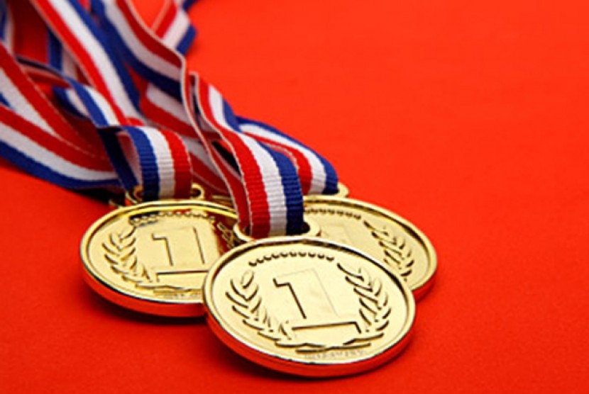 Medali emas simbol atlet berprestasi. Ilustrasi