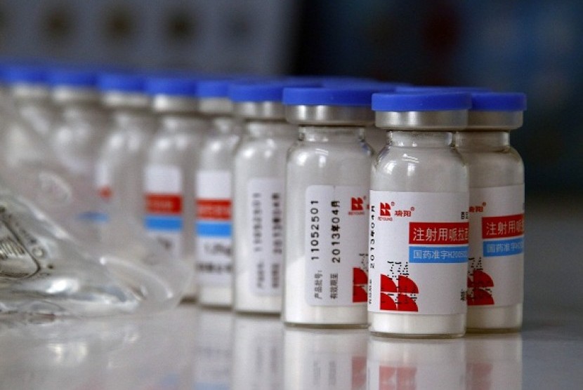 Medicine for patients are lined up for distribution at the HIV/AIDS ward of Beijing YouAn Hospital December 1, 2011.   