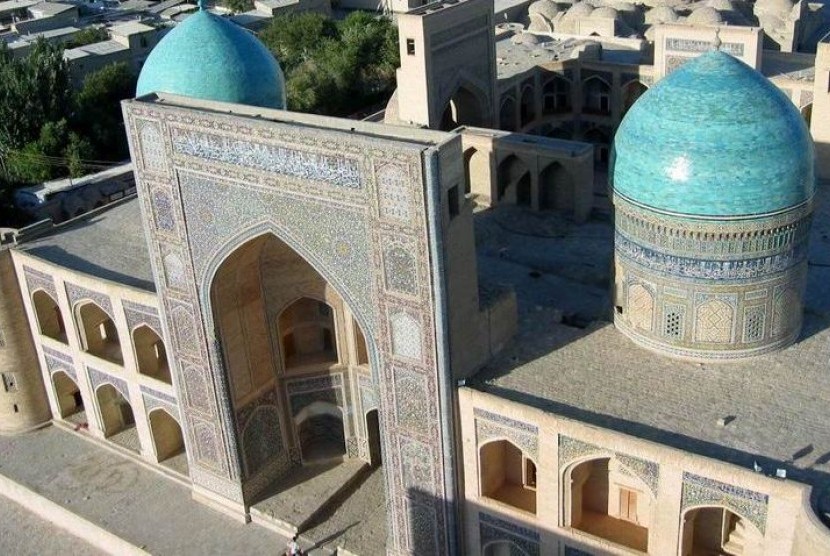 Medrese (sekolah) Amir-i-Arab di Bukhara, Uzbekistan.