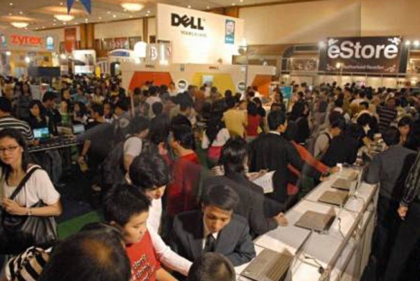Suasana Mega Bazaar Computer. 