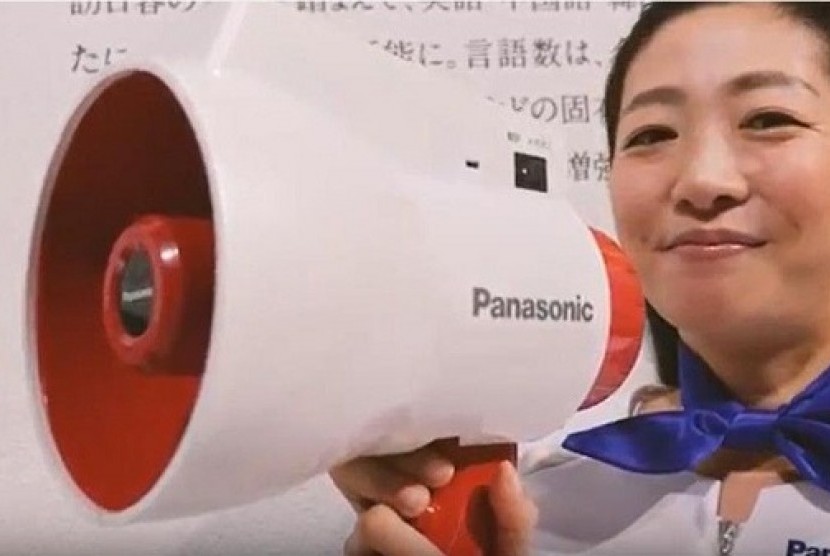 Megaphone Panasonic penterjemah bahasa. 