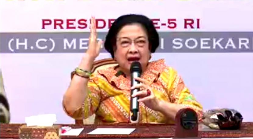 Mantan Presiden RI, Megawati Soekarnoputri menyindir ibu-ibu yang mengantre minyak goreng tapi bisa beli baju baru.