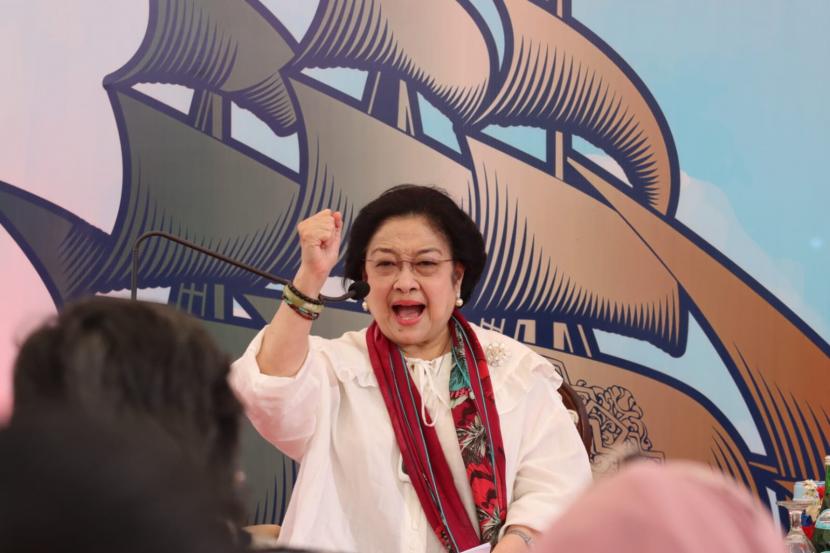 Megawati saat berbicara Napak Tilas Ratu Kalinyamat Pahlawan Maritim Nusantara yang digelar TNI Angkatan Laut di geladak KRI Dewaruci, Jakarta, Kamis (11/8/2022). Megawati berpendapat Ratu Kalinyamat layak mendapat gelar pahlawan nasional.