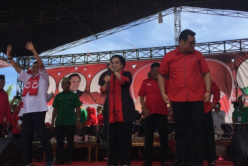 Megawati saat kampanye pasangan calon Gubernur dan Wakil Gubernur Gorontalo Hana Hasanah Fadel Muhammad-Toni Junus (HATI), Minggu (29/1) di Lapangan Pemuda Taruna Kota Gorontalo. 