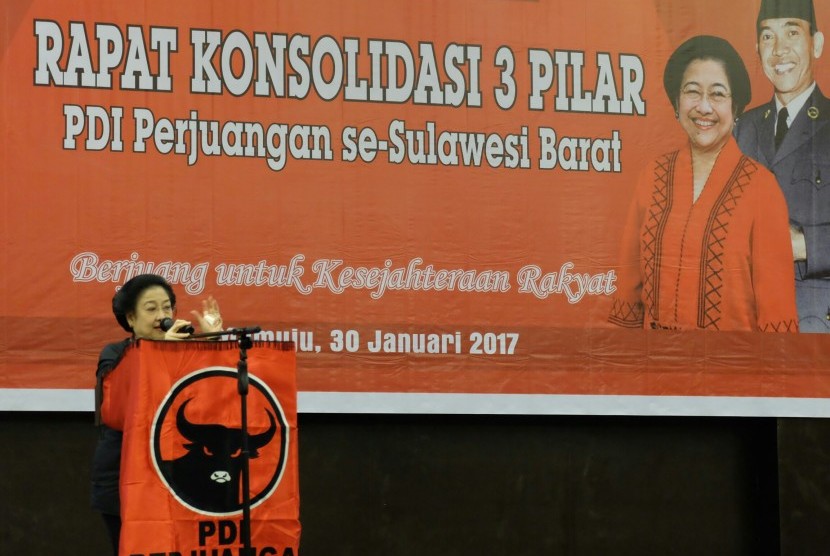 Megawati saat menghadiri Rapat Konsolidasi 3 Pilar Partai se-Sulawesi Barat di d’Maleo Hotel and Convention Mamuju, Senin (30/1).