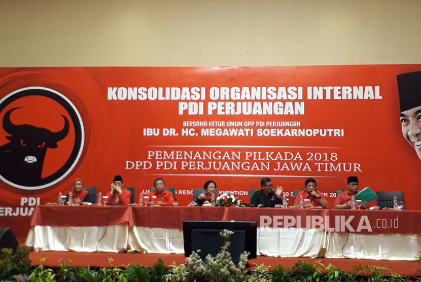 Megawati Soekarno Putri memimpin Konsolidasi Organisasi Internal PDIP terkait Pilkada Jatim di Malang, Ahad (10/9). 