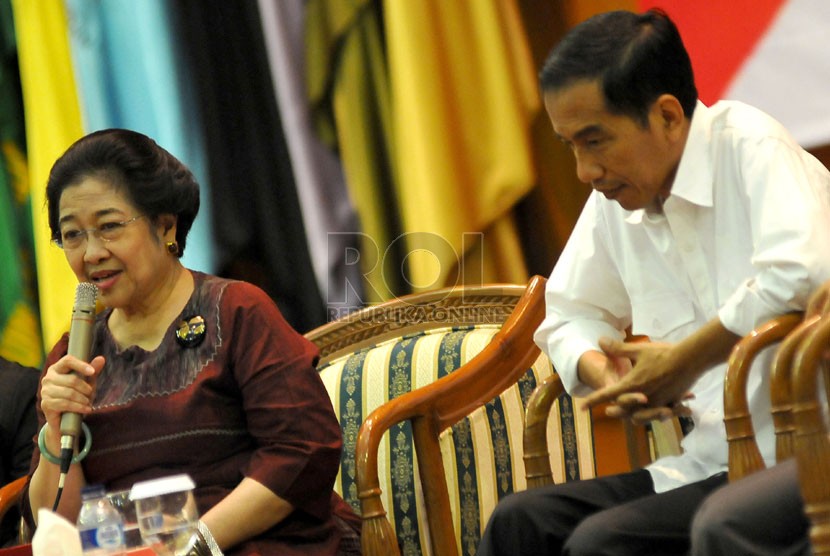 Megawati Soekarnoputri bersama Joko Widodo. 