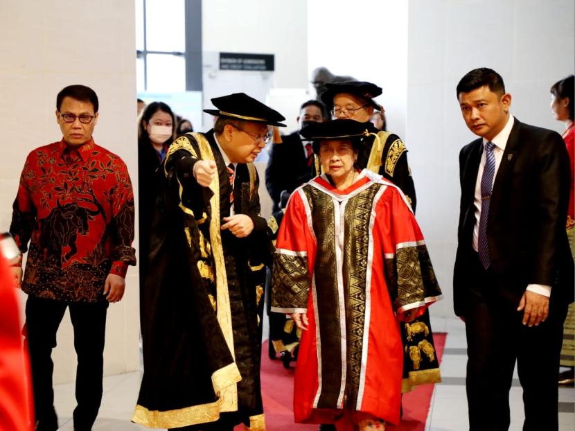 Megawati Soekarnoputri dianugerahi Doktor Kehormatan Universiti Tunku Abdul Rahman Malaysia.