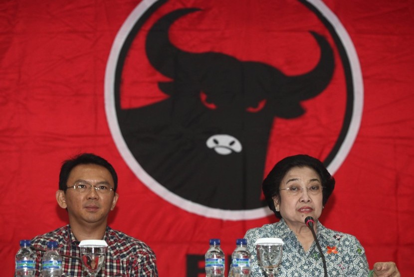 Megawati Soekarnoputri (kanan) bersama cawagub DKI Jakarta yang diusung, Basuki T Purnama (kiri).