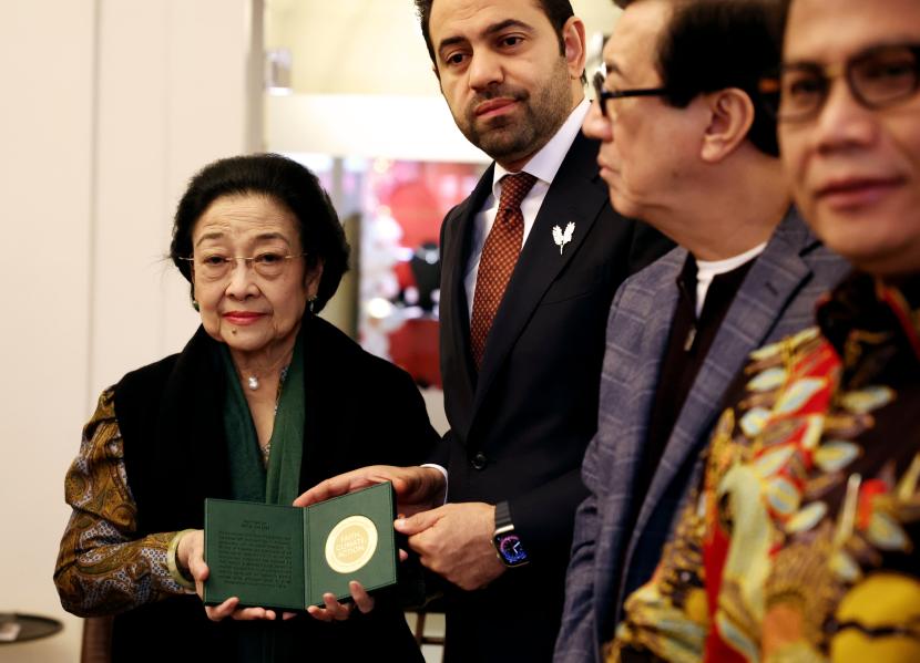 Megawati Terima Penghargaan Majelis Hukama Al-Muslimin