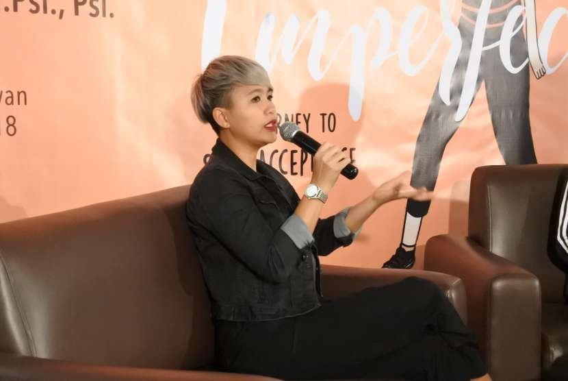 Sineas Meira Anastasia mengkritik bodyshaming lewat film terbarunya, 'Imperfect: Karier, Cinta & Timbangan'.