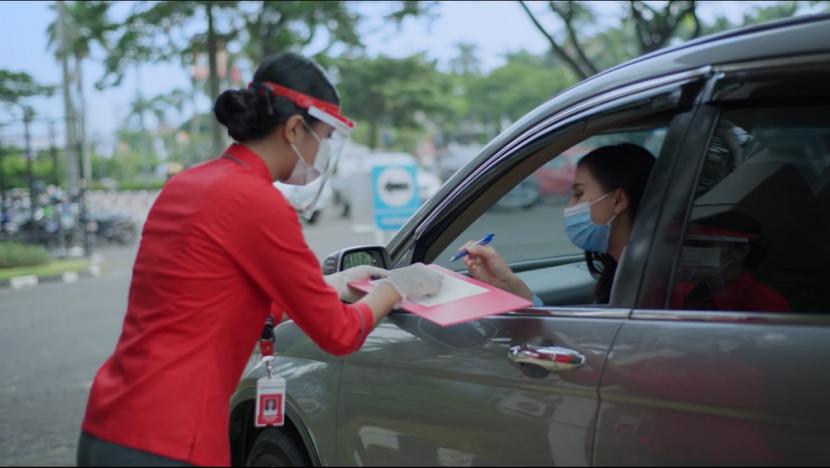 Melalui OneSmile yang merupakan sarana aplikasi khusus bagi warga BSD City, Sinar Mas Land Customer Care menghadirkan layanan baru yakni Sinar Mas Land Drive-Thru Service. Layanan tersebut khusus untuk pelanggan di BSD City.