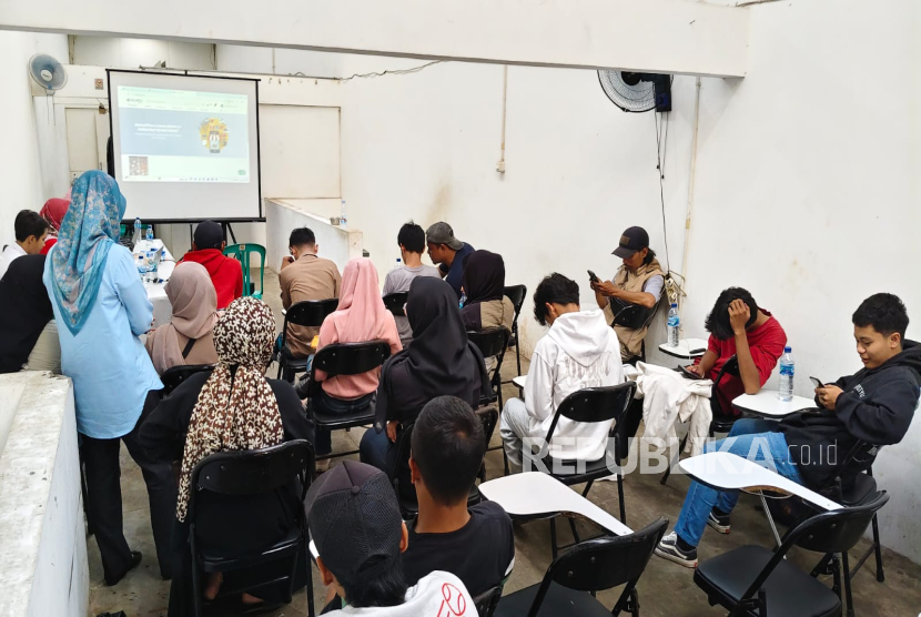 Melalui program hibah BIMA, UBSI memberikan pelatihan penerapan sistem akuntansi berbasis cloud untuk kelompok usaha UMKM Naik Kelas Bogor. 